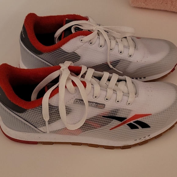 Reebok sneakers new - Picture 2 of 4